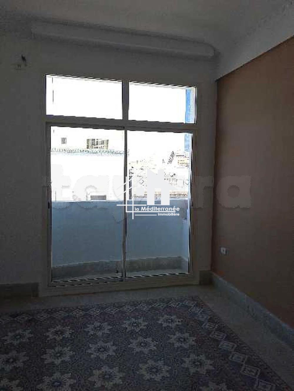 A vendre appartement S+3 à l'avenue de Carthage, Tunis