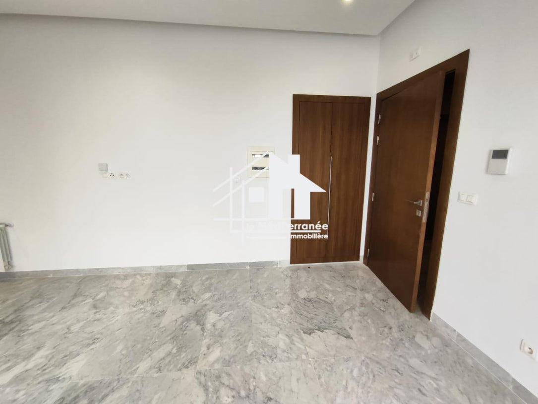 A vendre S+2 neuf a Chotrana 3