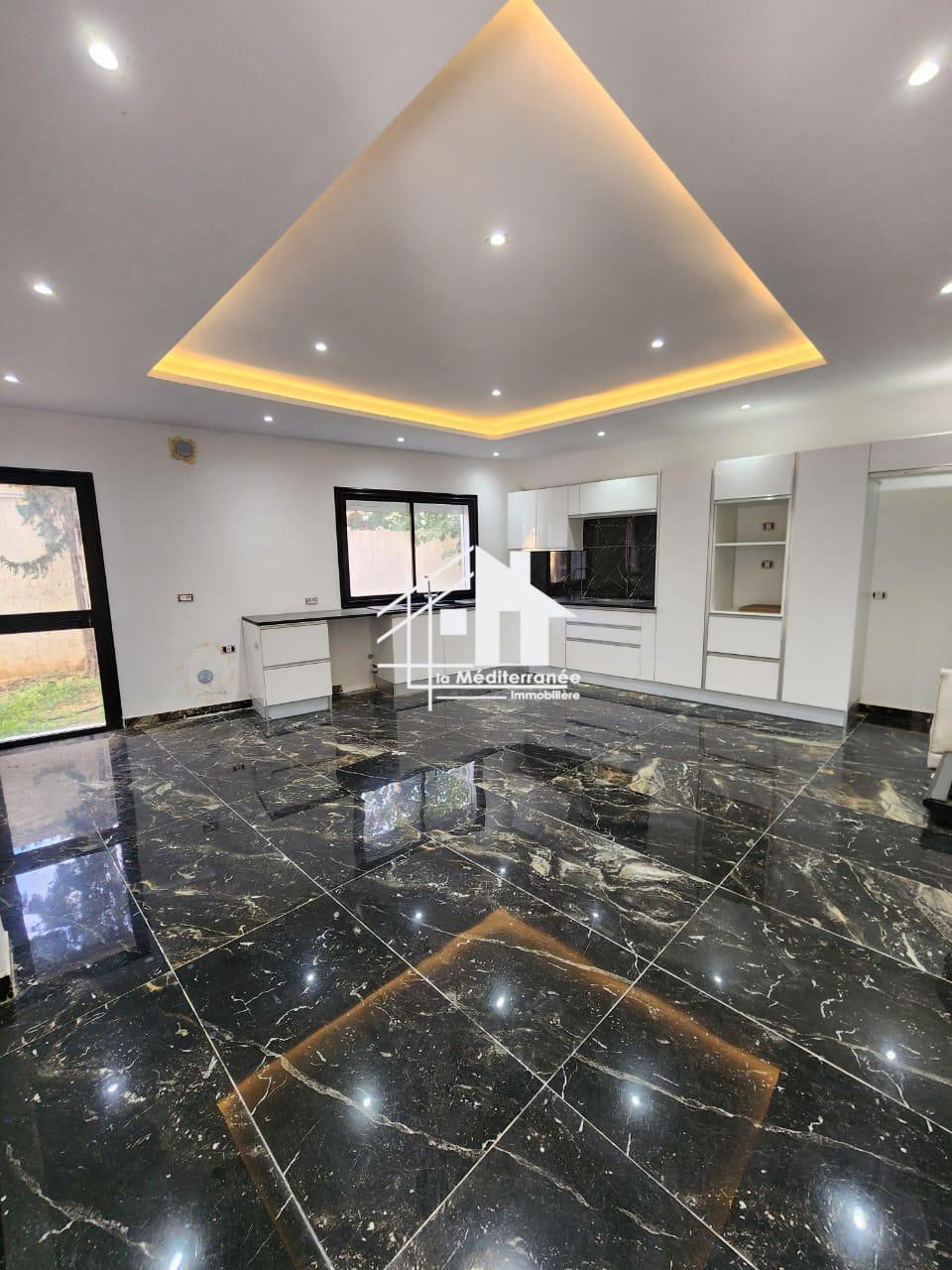 A louer étage de villa à la soukra