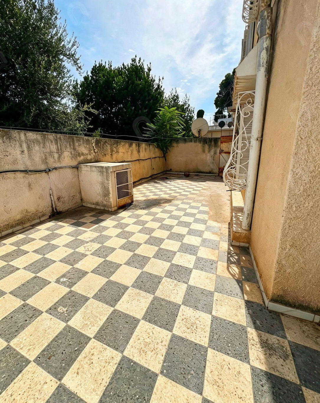 A Vendre étage de villa S+2 au bardo rue de la France