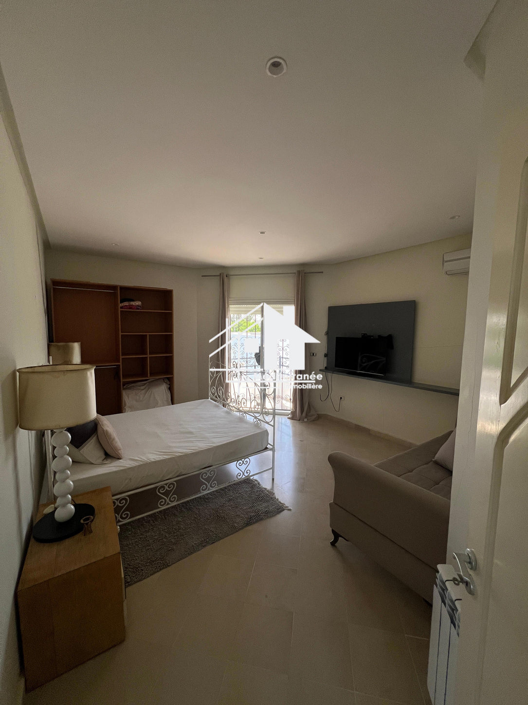 A louer villa S+4 a Chotrana 3