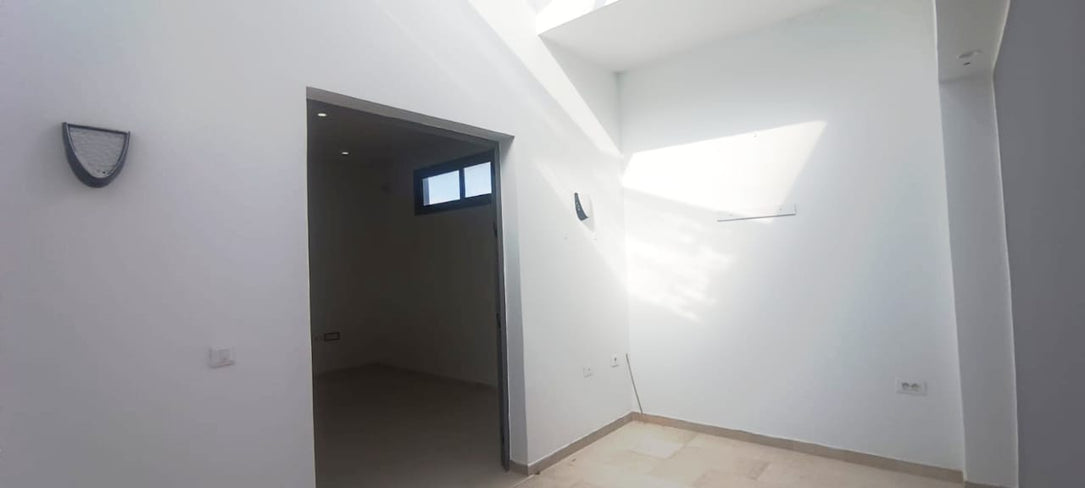 A louer un bureau H+1 a la soukra UMA