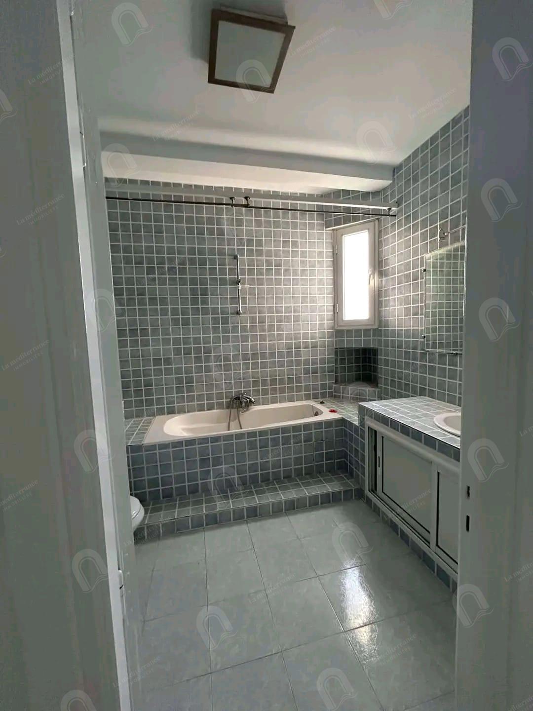 A louer un étage de villa S+2 a cité fattouma