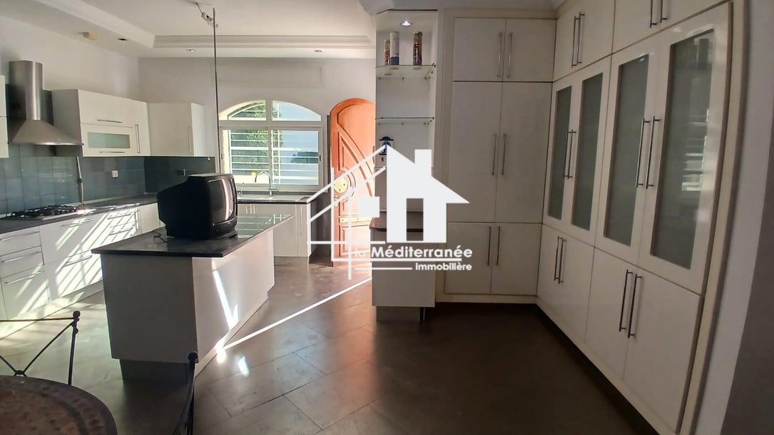 A vendre une villa S+6 gammarth