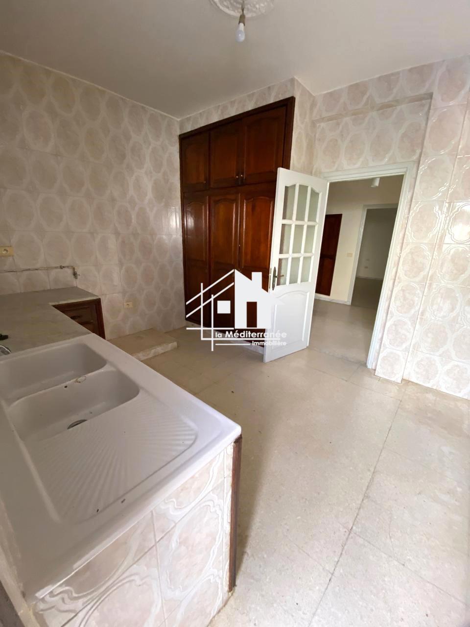 A louer étage de villa S+3 à cité riadh bardo