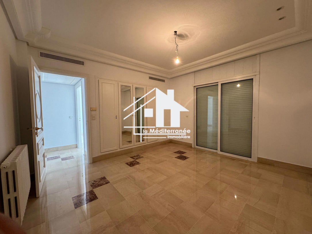 A louer une magnifique villa de maitre S+6