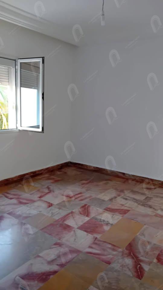 A louer un appartement S+2 situé au 2éme étage à manouba  cité ben younes