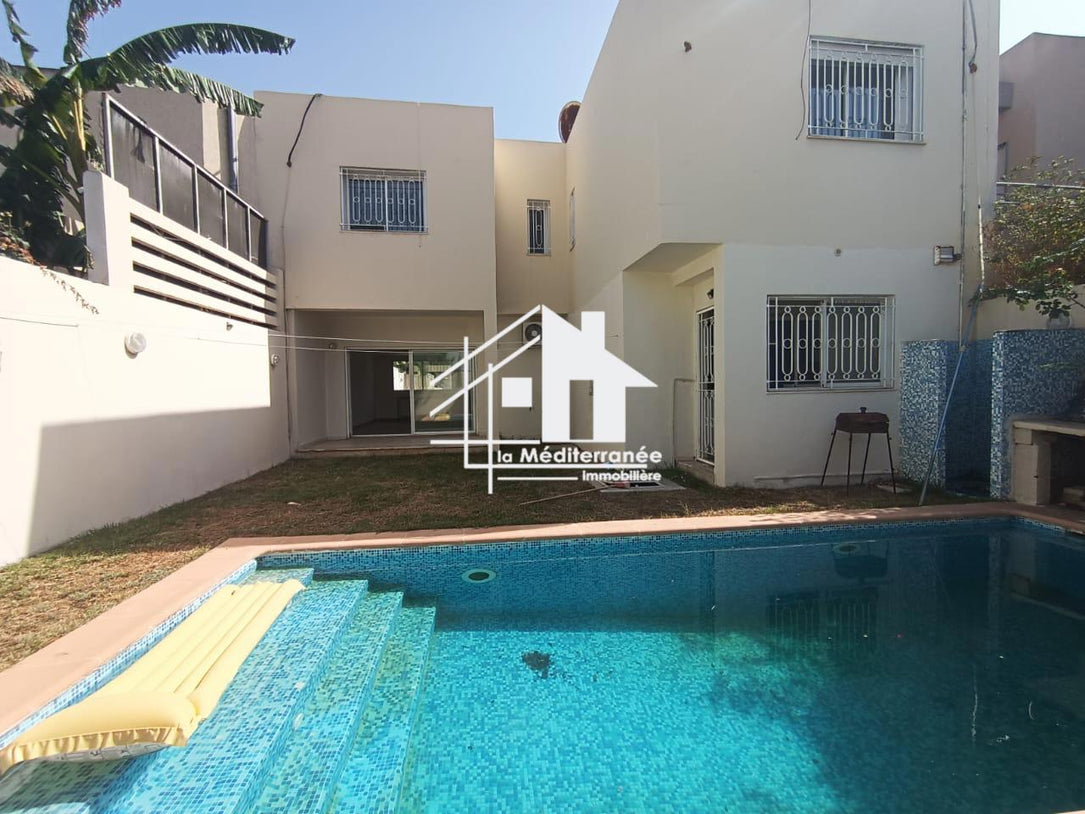 A vendre une villa avec avec piscine à la soukra