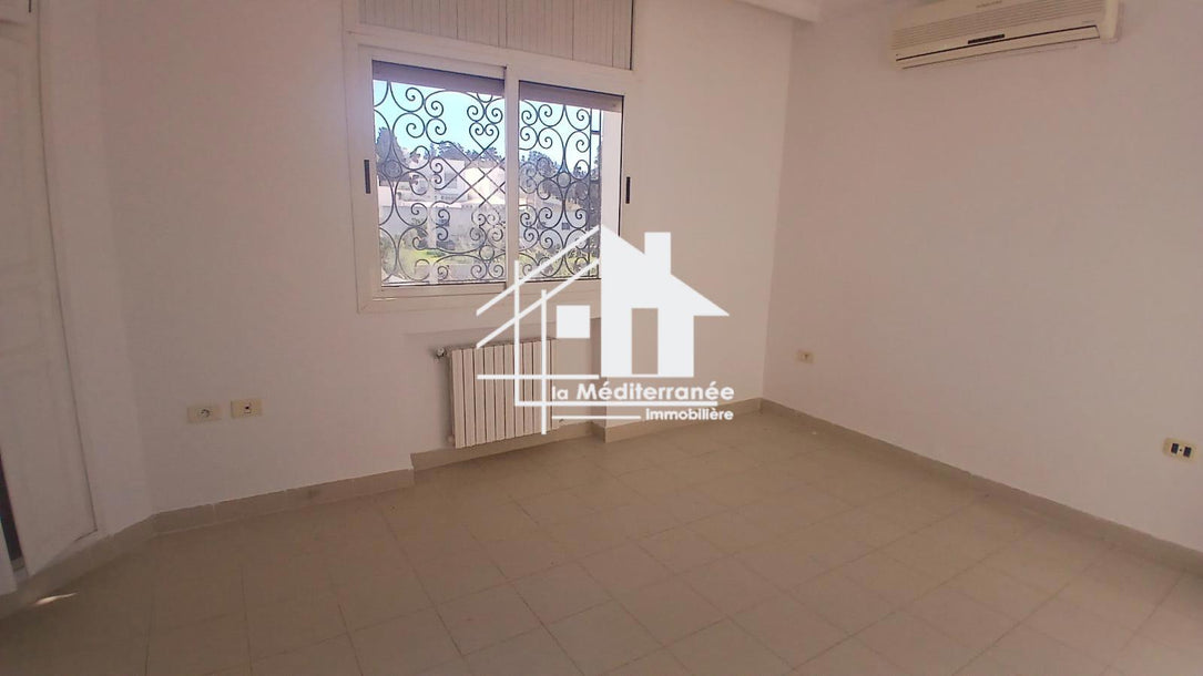 une villa S+4 a gammarth