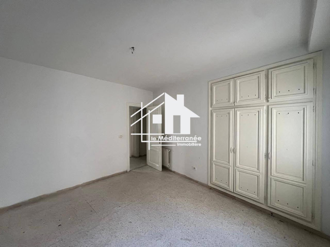 à louer un appartement s+3 à cité Ennasr