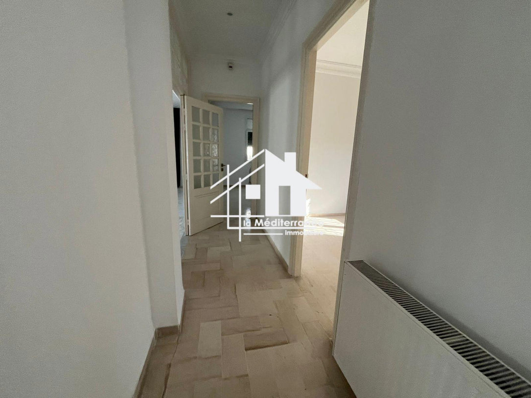 A louer Etage de Villa s+3 à La Marsa Stade