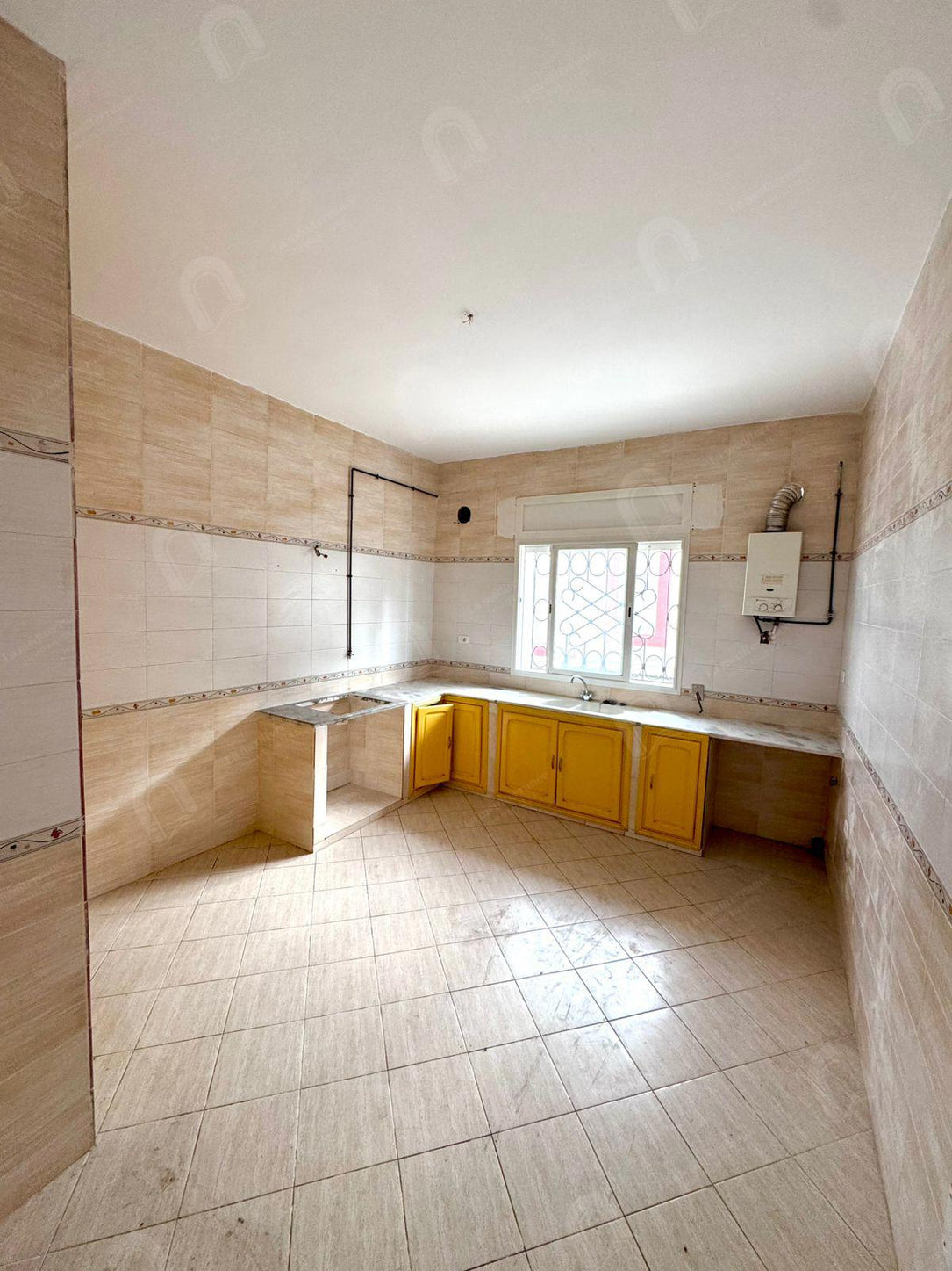A louer un étage de villa S+3 indépendant au bardo