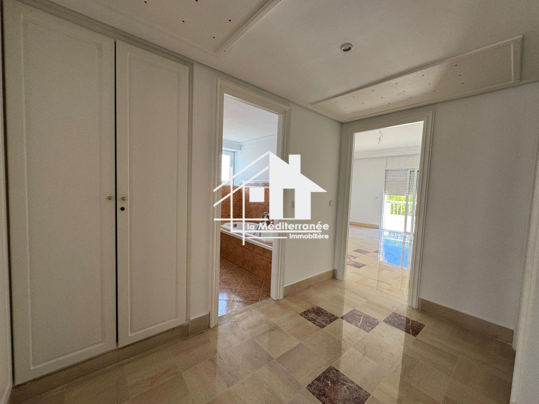 A louer une magnifique villa de maitre S+6
