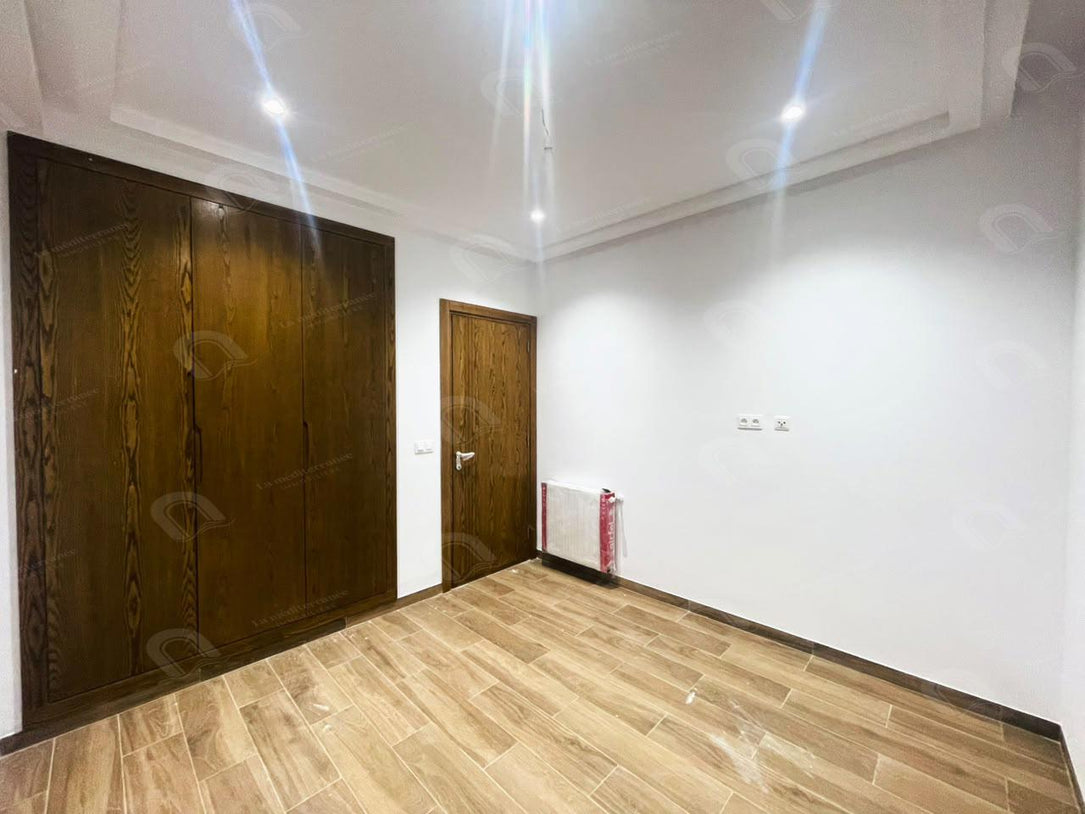 A vendre un appartement S2 neuf à Chotrana 1