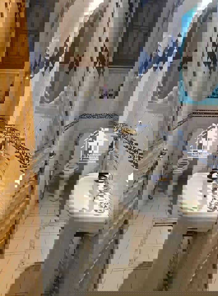 S+1 richement meublé au RDJ à Ennasr 2