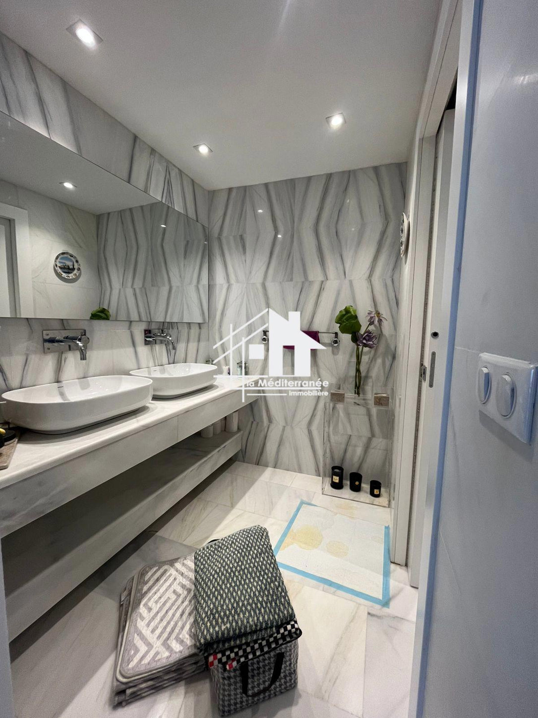 A louer un appartement s+2 vide à Gammarth touristiqie