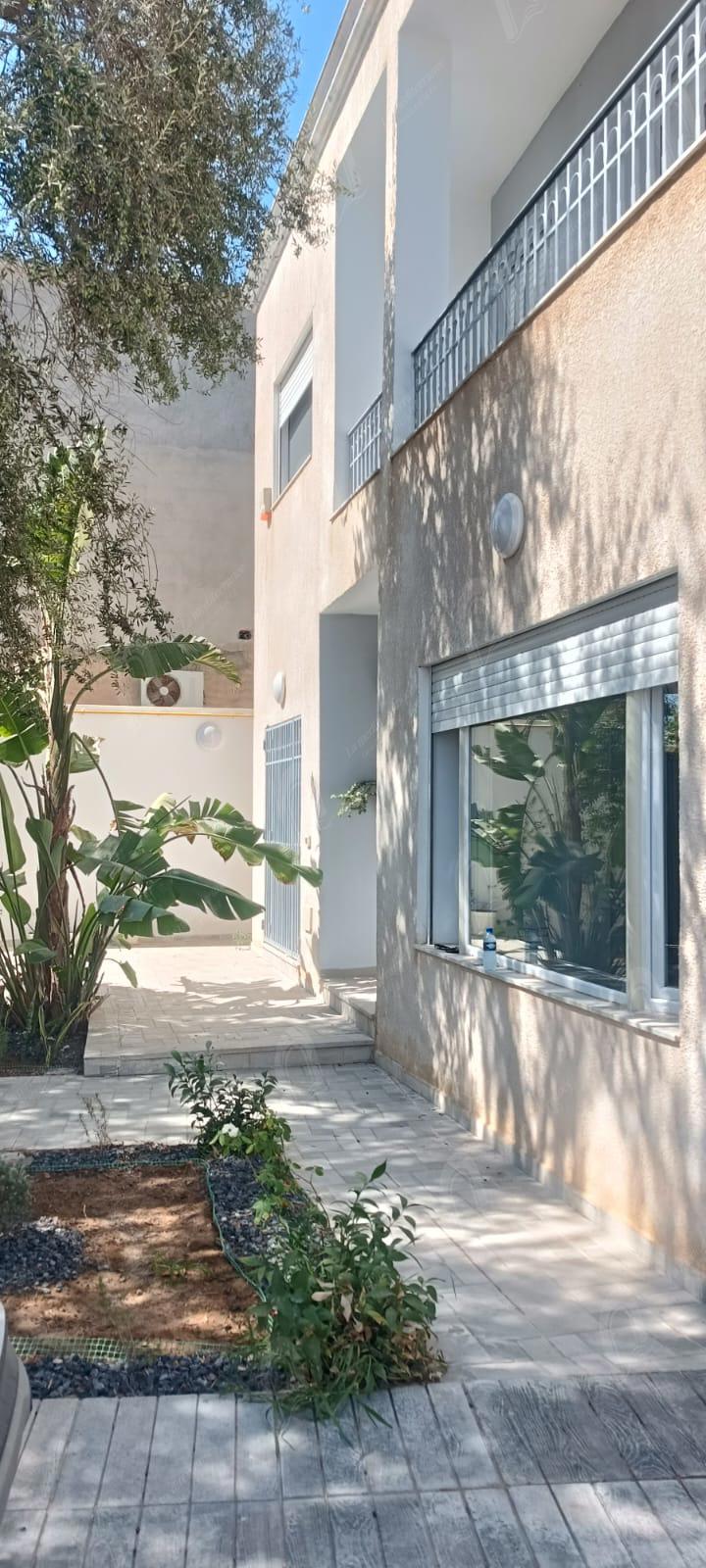 Villa a louer a la soukra chotrana 3 s+3 3500