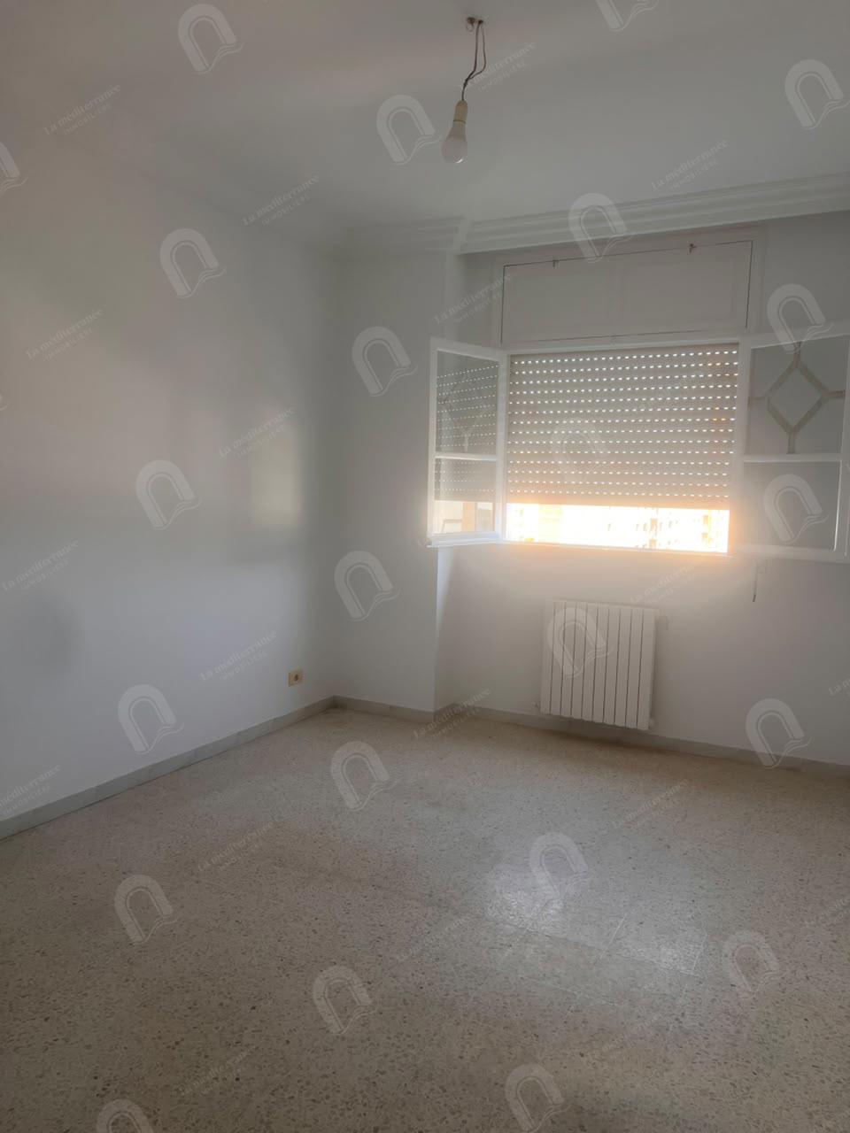 Appartement S+3 à Ain zaghouen