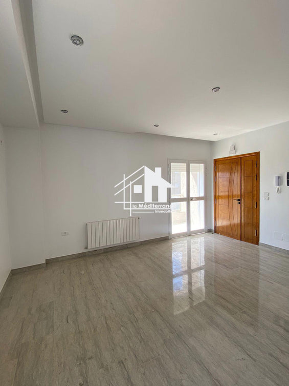 Un appartement S+2 vide à Riadh al andalous
