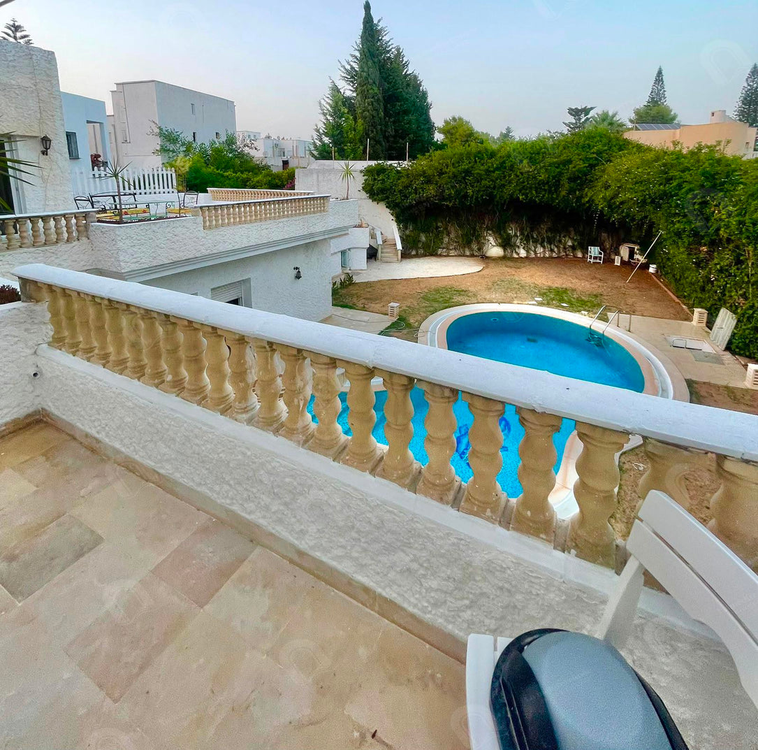 location s+3 au 2éme étage de villa avec piscine