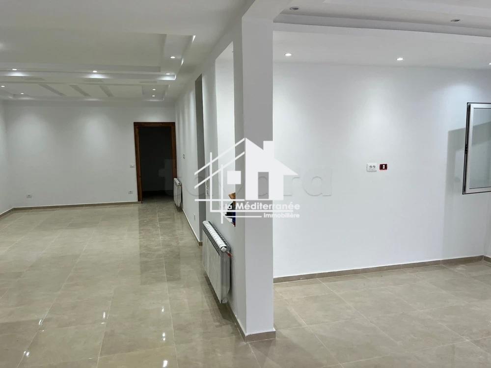 A louer villa S+3 à Menzah 5