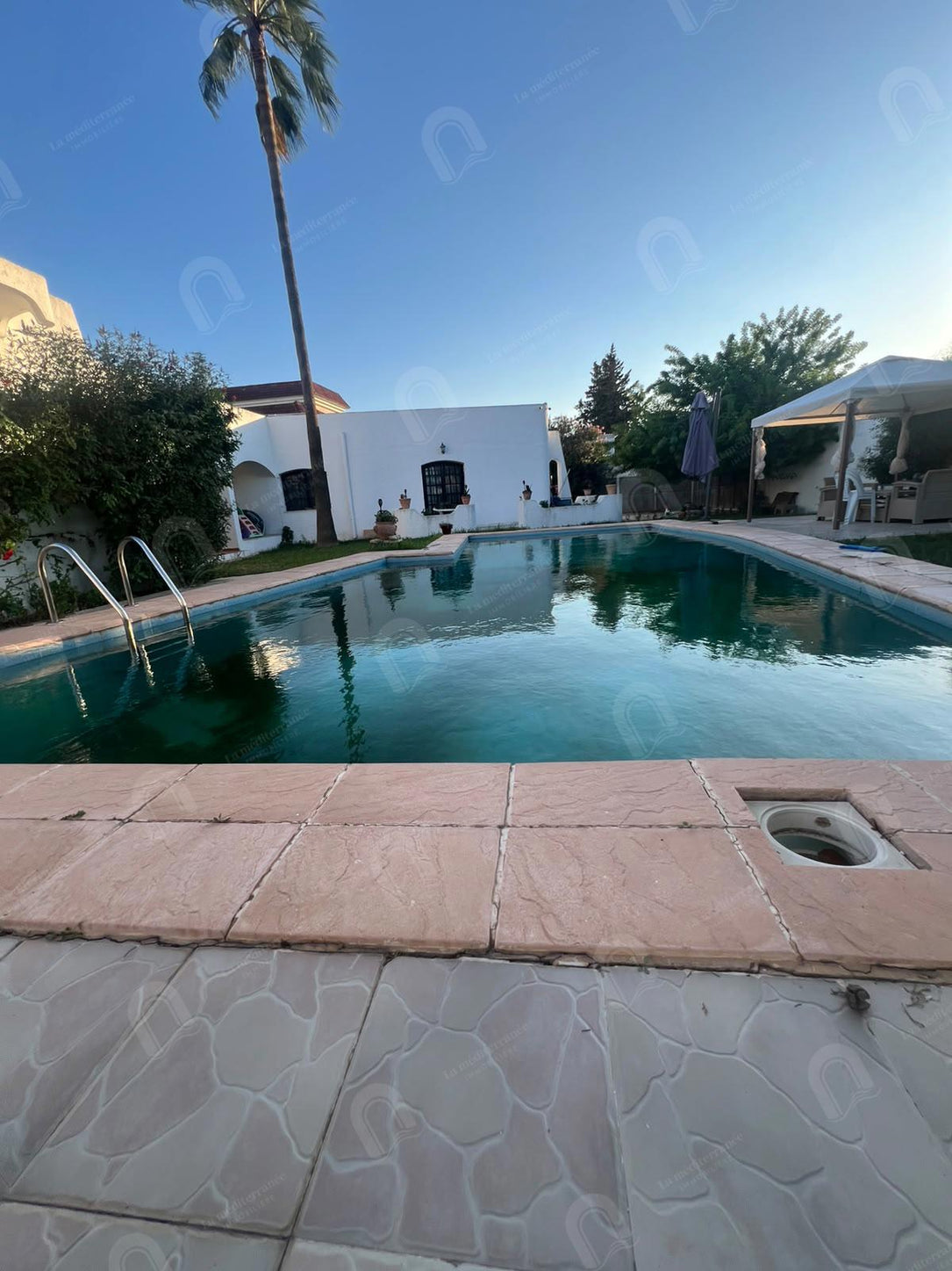 Villa a louer avec piscine à la soukra