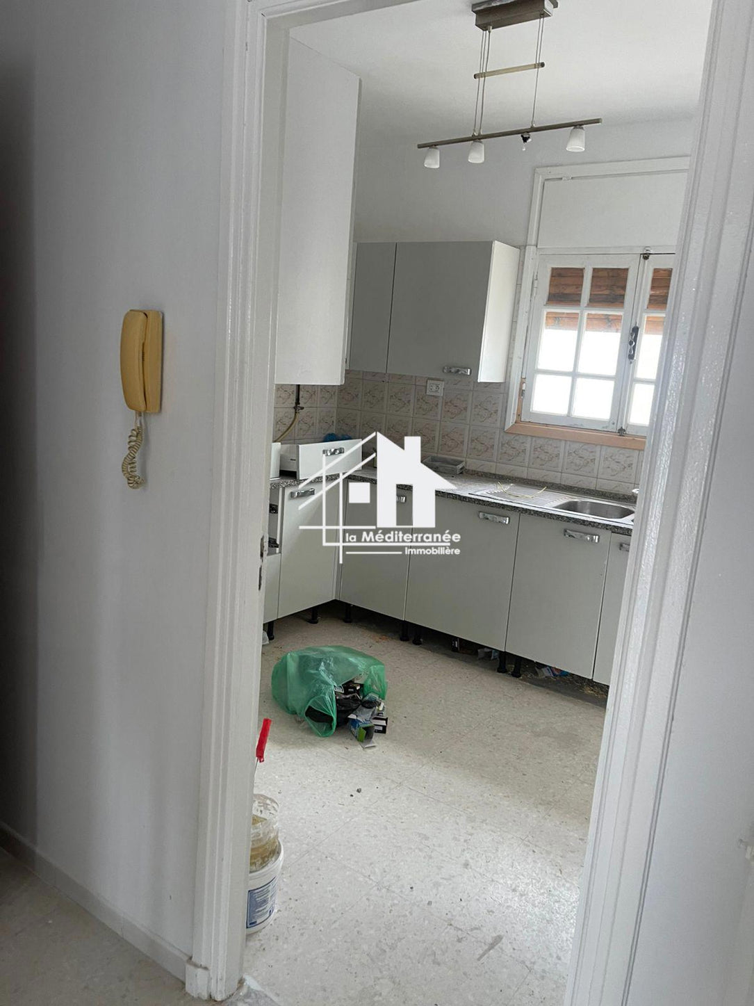 a louer un s+3 au 5eme etage a ennaser