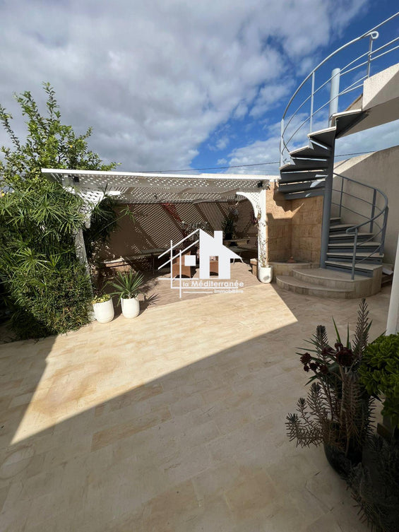 A louer une luxueuse villa plain pied avec piscine