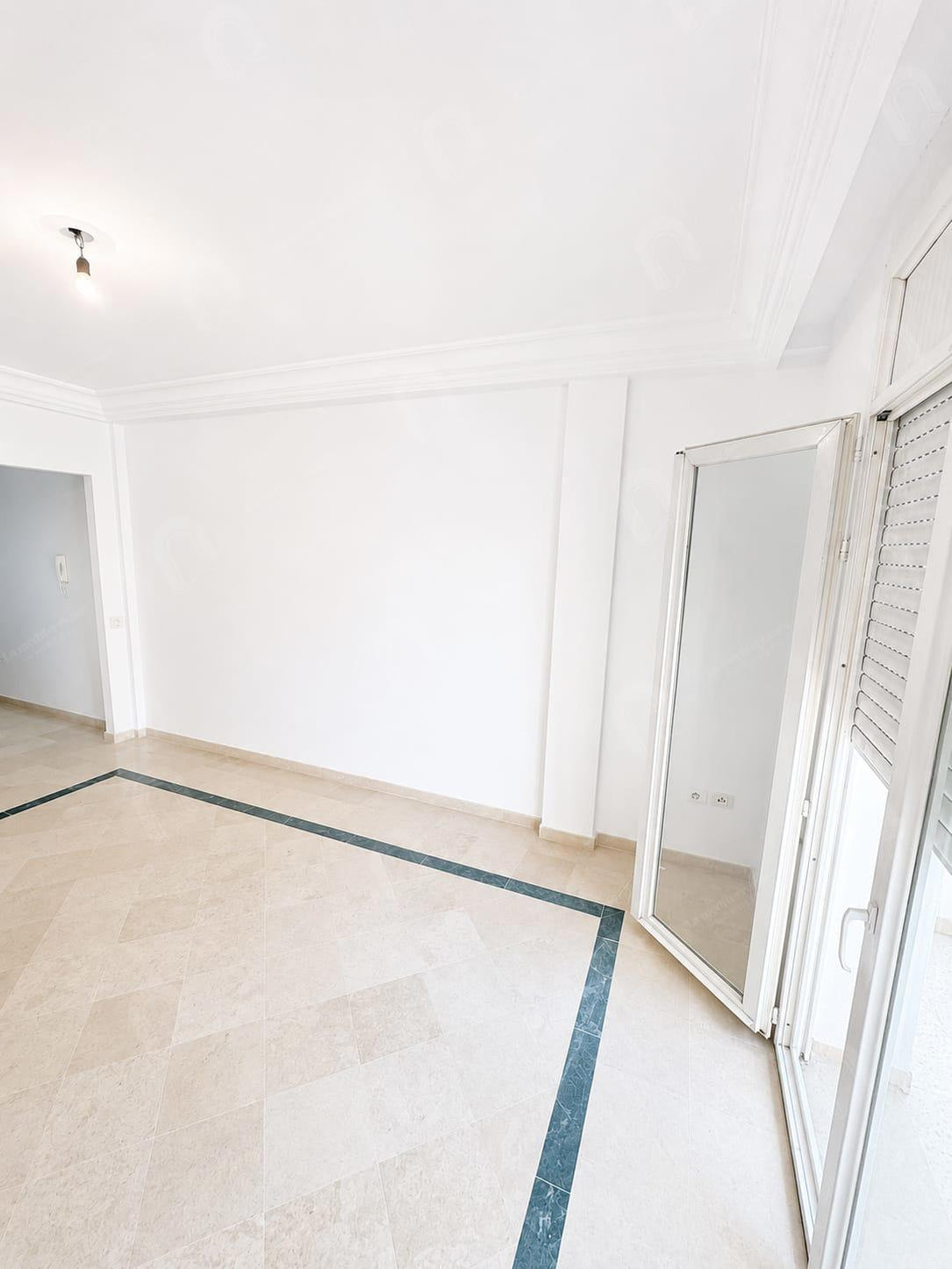 A vendre appartement S+2 situé au Rdc  au bardo 2 ras tabia