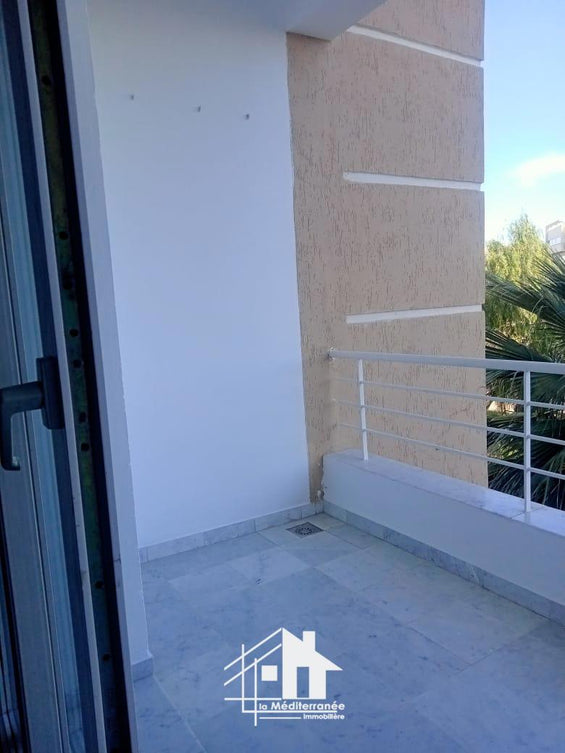 A louer un appartement S+3 au Lac 2