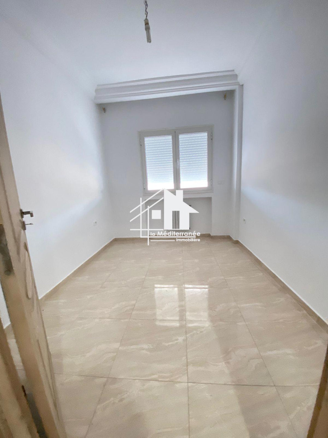 A louer étage de villa s+3 jamais habité à manouba