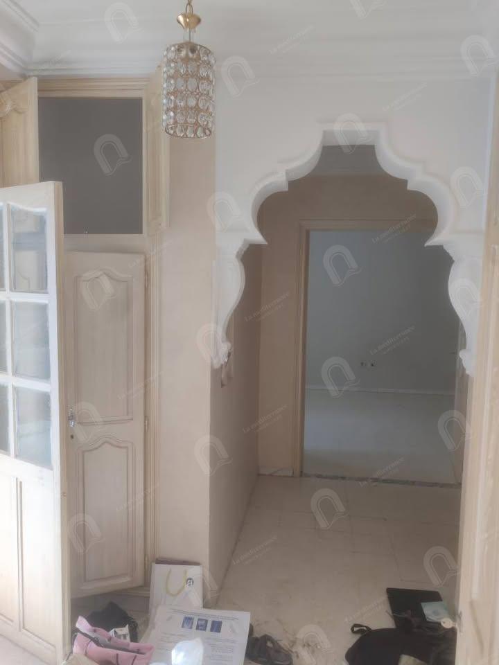 A louer un étage de villa S+2 à khaznadar