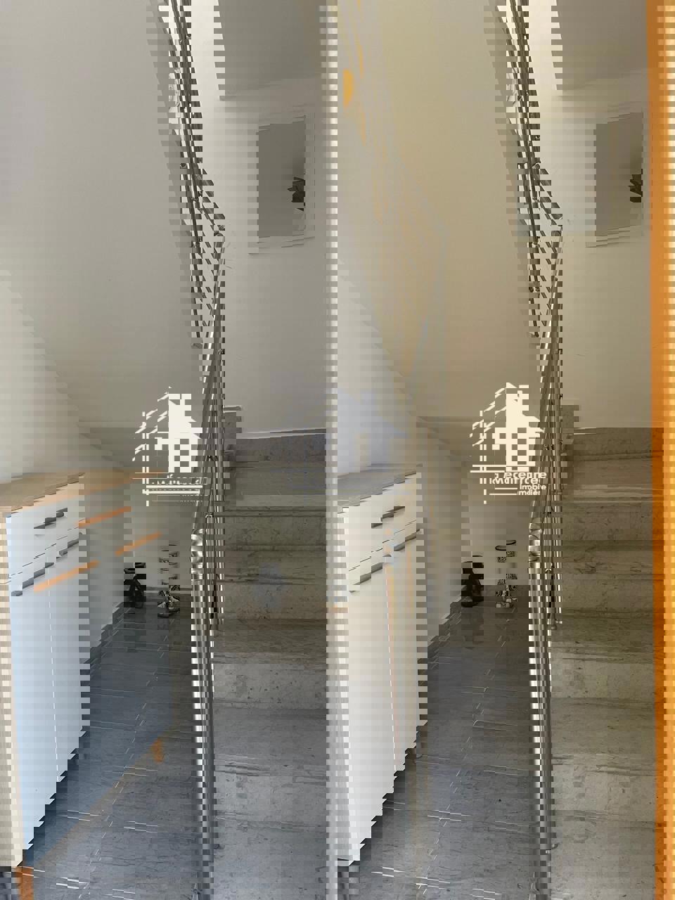 A louer etage de villa S+3 à ain zaghouan nord