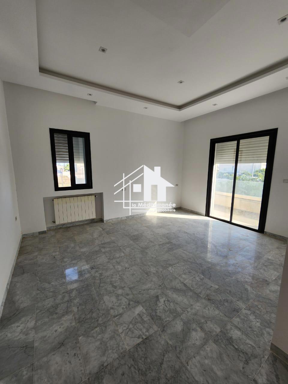 A louer étage de villa à la soukra