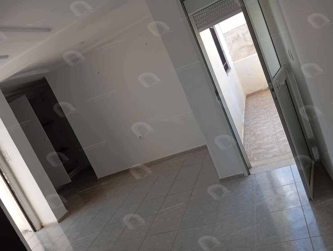 A louer un étage de villa S+1 a cité el waha