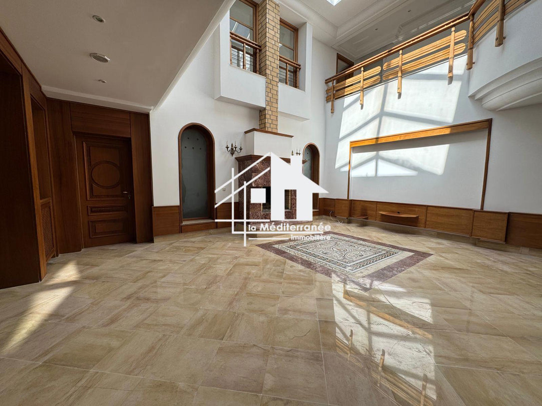 A louer une magnifique villa de maitre S+6