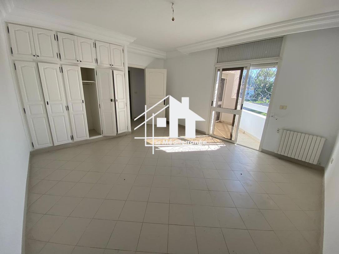 une villa S+5 à gammarth