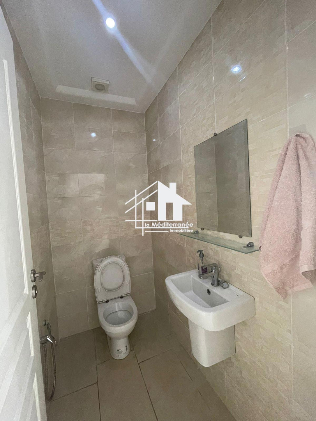 A vendre appartement S+3  au bardo 2 ras tabia