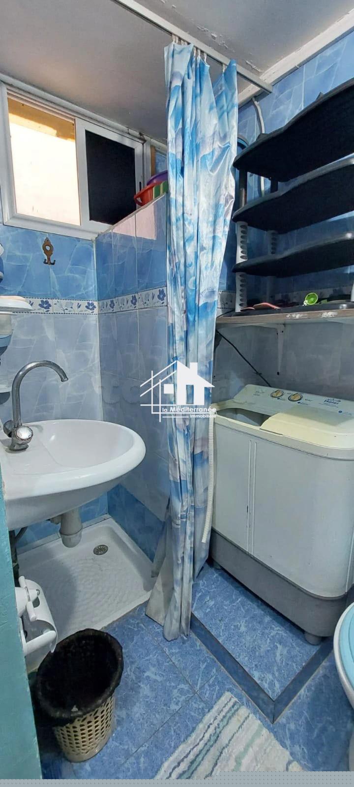 A louer appartement S+1 meublé à place Barcelone, Tunis