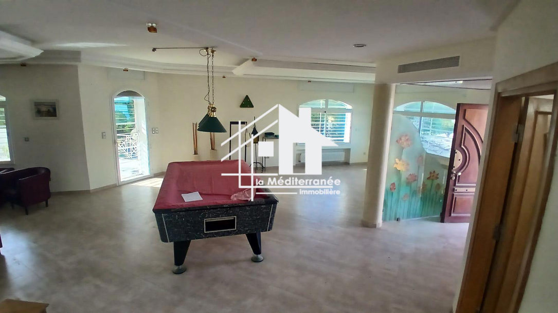 A vendre une villa S+6 gammarth