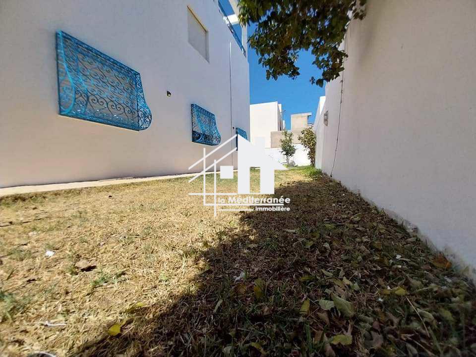 Une villa S+3 à Gammarth