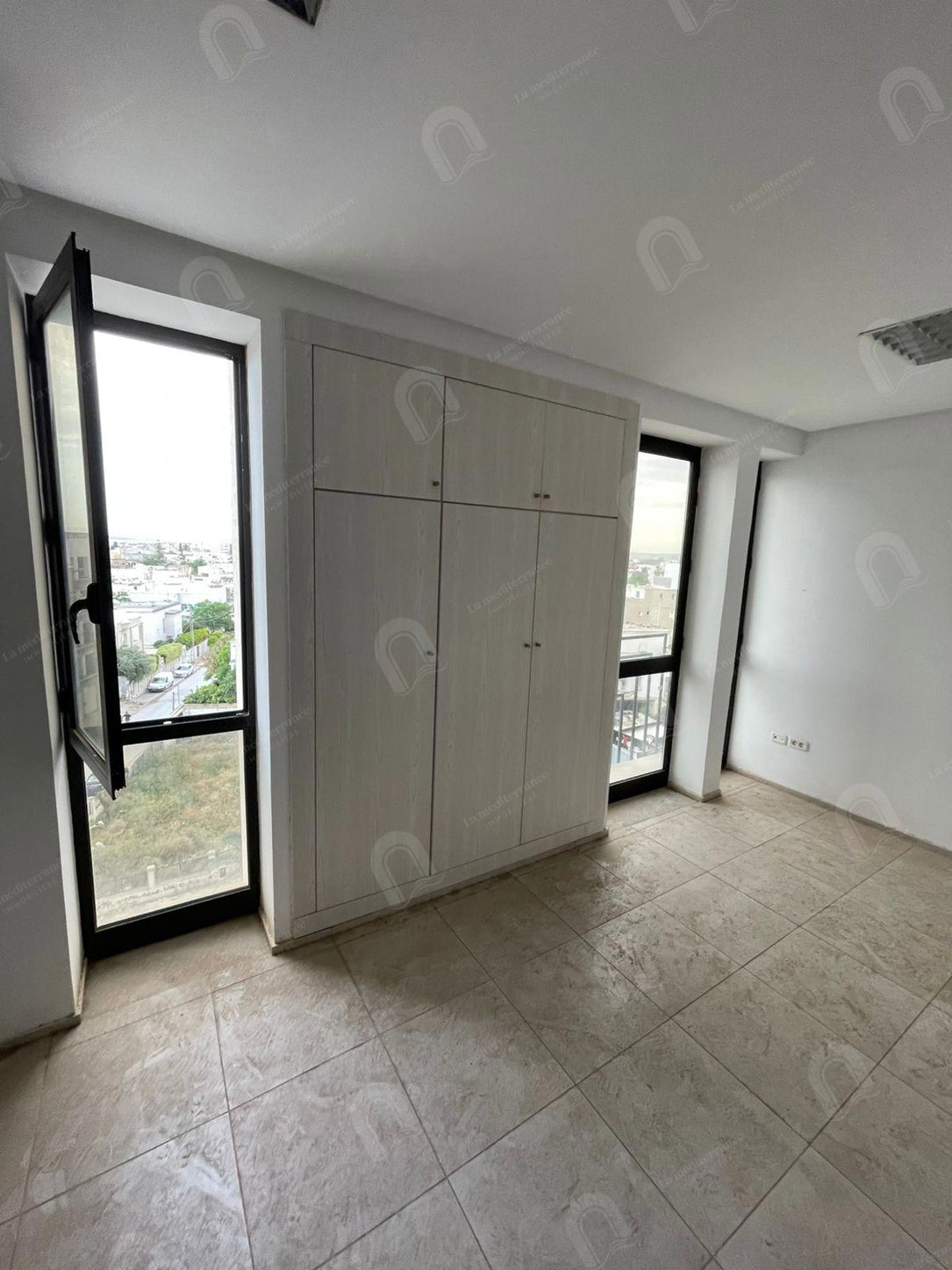 A vendre Bureau H+1 au bardo avenue hbib borguiba