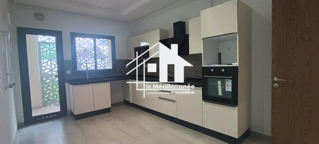 A louer appartement S+3 avec jardin à Chotrana 1