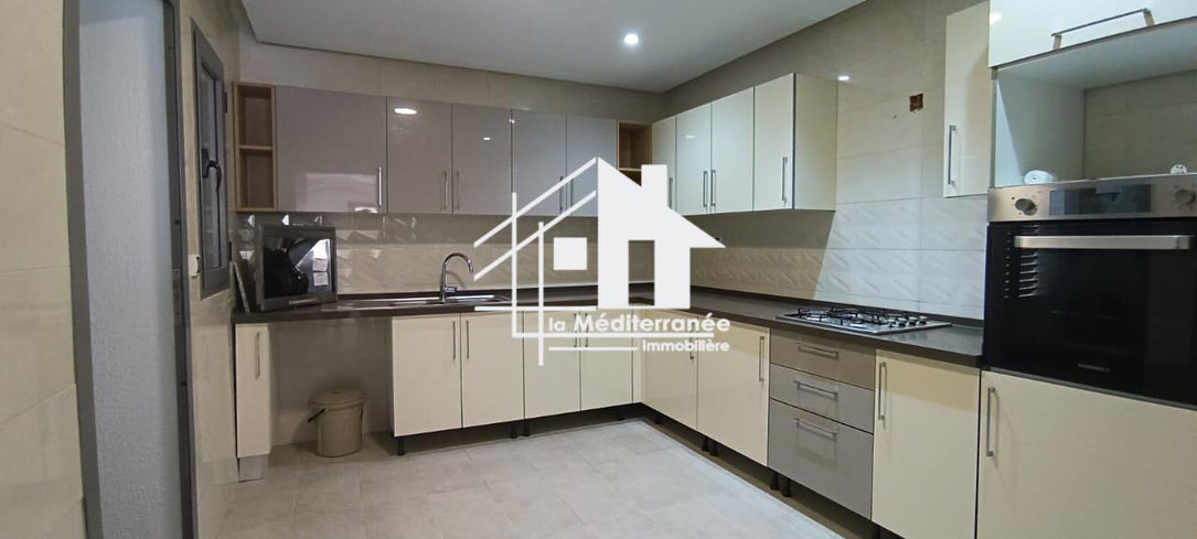 A louer un s+3 semi meublé de haut standing à la nouvelle soukra