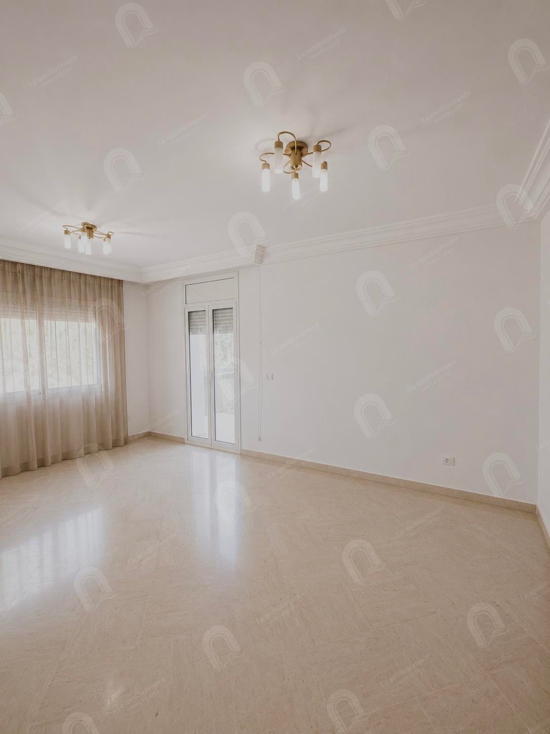 À louer appartement S+3 au bardo