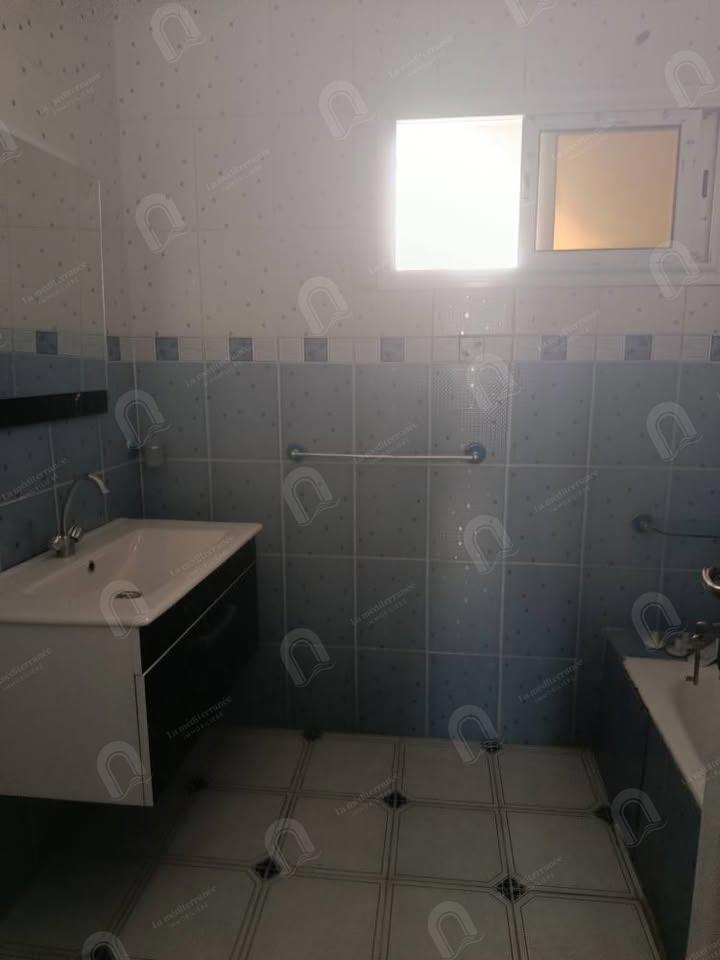 A louer un étage de villa S+2 indépendant  au bardo cité fatouma