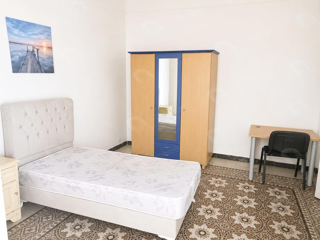 A louer un étage de villa S+3 Meublé au bardo 20 mars