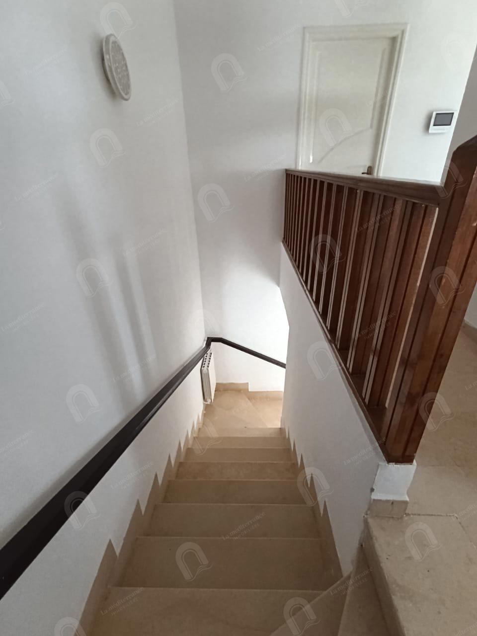 à louer un Triplex s+3 aux jardins d'el menzah 1