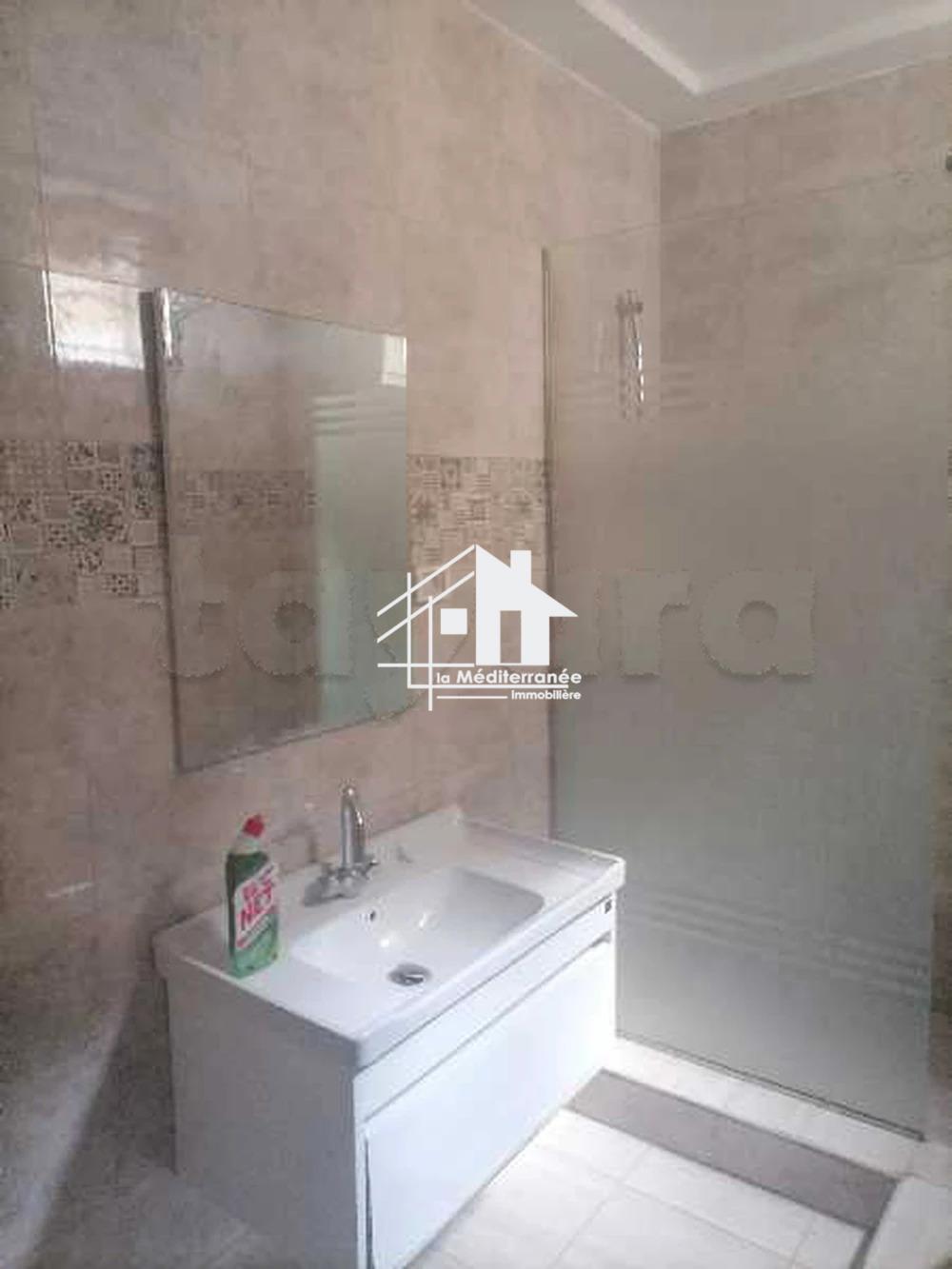 A louer  appartement S+3 centre ville, Tunis