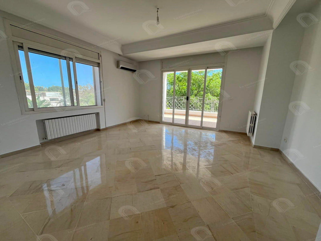 A louer Etage de Villa s+3 à Sidi abedelaziz La Marsa
